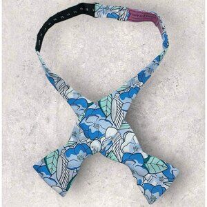 VINEYARD VINES Silk Self Bow Tie USA Blue Green White Floral Leaf W:2.7" EUC